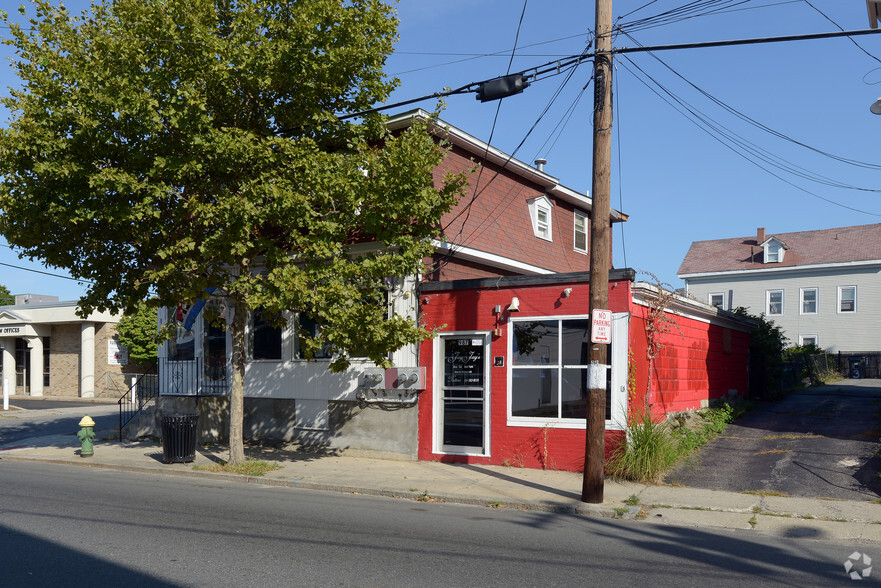 987 Chalkstone Ave, Providence, RI for sale - Primary Photo - Image 1 of 1