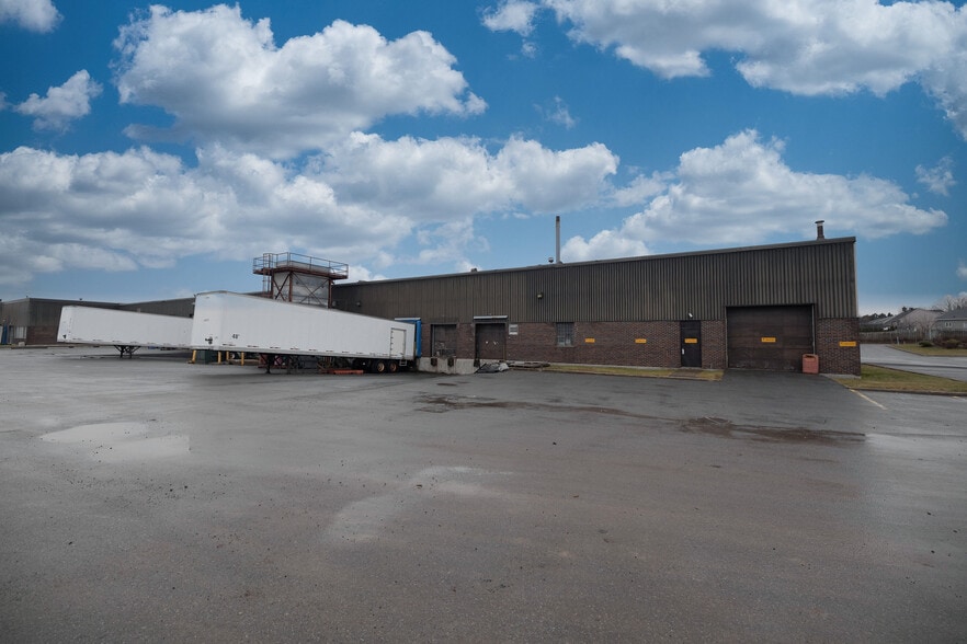 16791-16821 Boul Hymus, Kirkland, QC for lease - Building Photo - Image 2 of 7