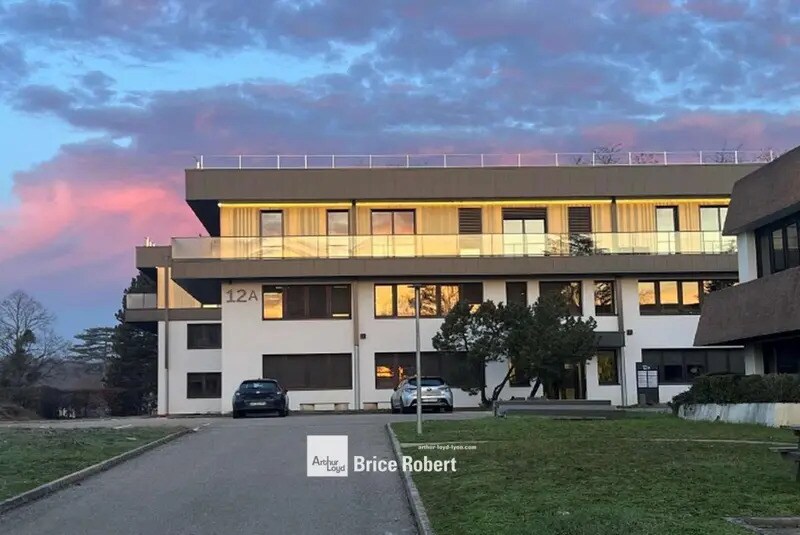 Office in Tassin-la-Demi-Lune for sale - Building Photo - Image 2 of 3