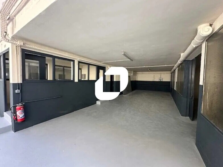 Flex in Gonesse for lease - Interior Photo - Image 2 of 10