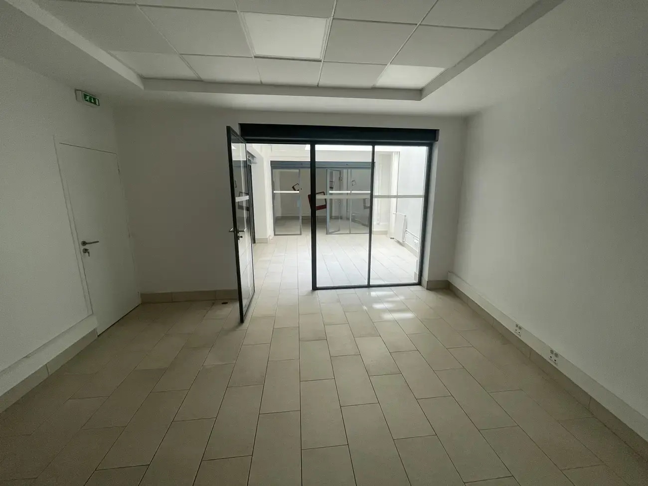 23 Rue Clapeyron, Paris for lease Interior Photo- Image 1 of 5