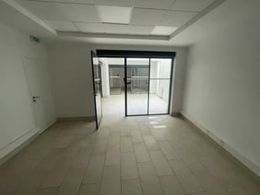 23 Rue Clapeyron, Paris for lease Interior Photo- Image 1 of 5