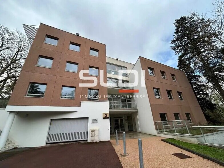 Office in Écully for lease - Building Photo - Image 2 of 21