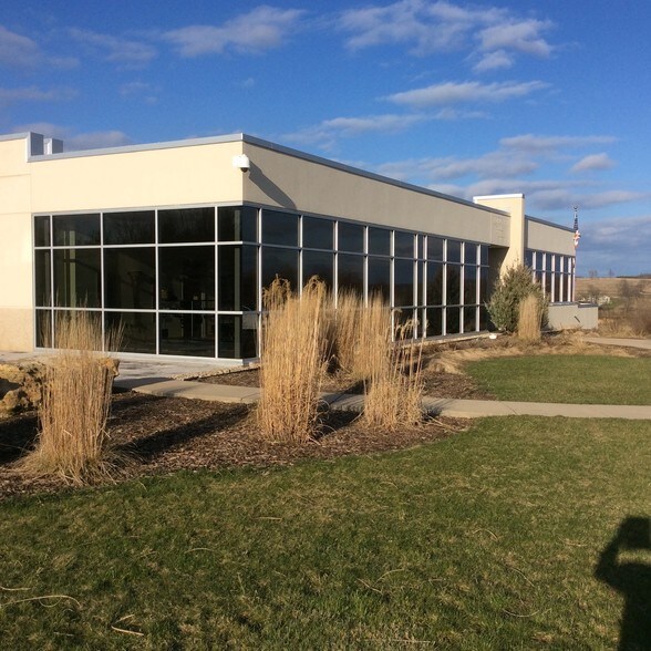 33121 State Road 71, Elroy, WI for sale - Building Photo - Image 1 of 1