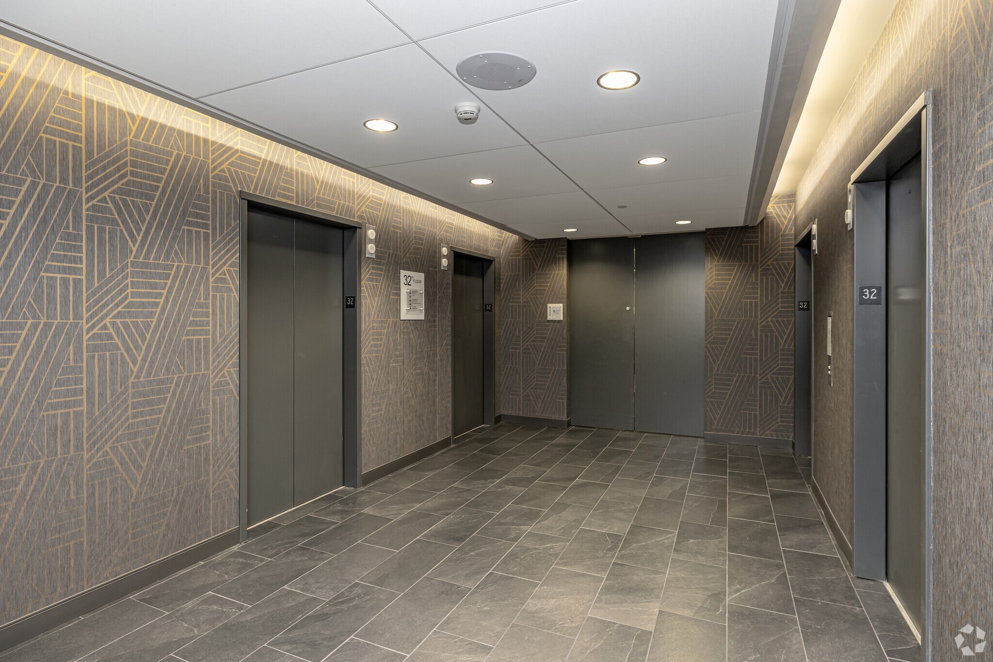 425 W Capitol Ave, Little Rock, AR for lease Interior Photo- Image 1 of 3