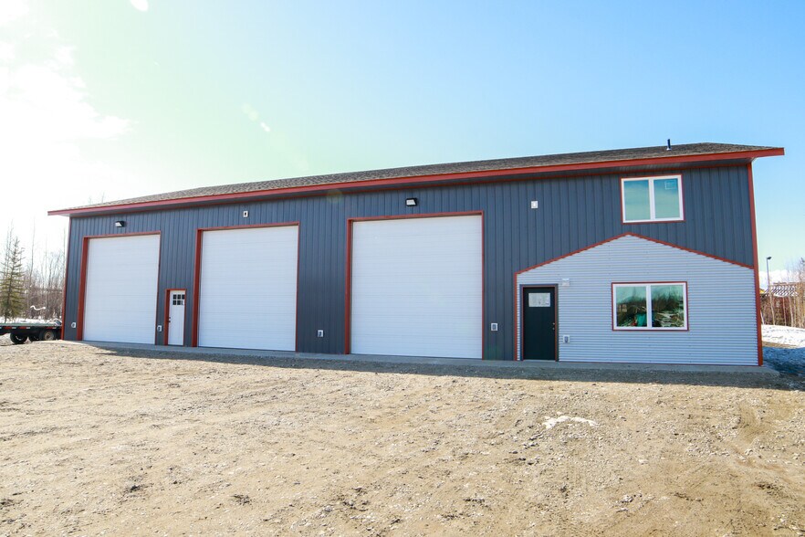 2371 Dewitt Dr, North Pole, AK for sale - Building Photo - Image 1 of 1