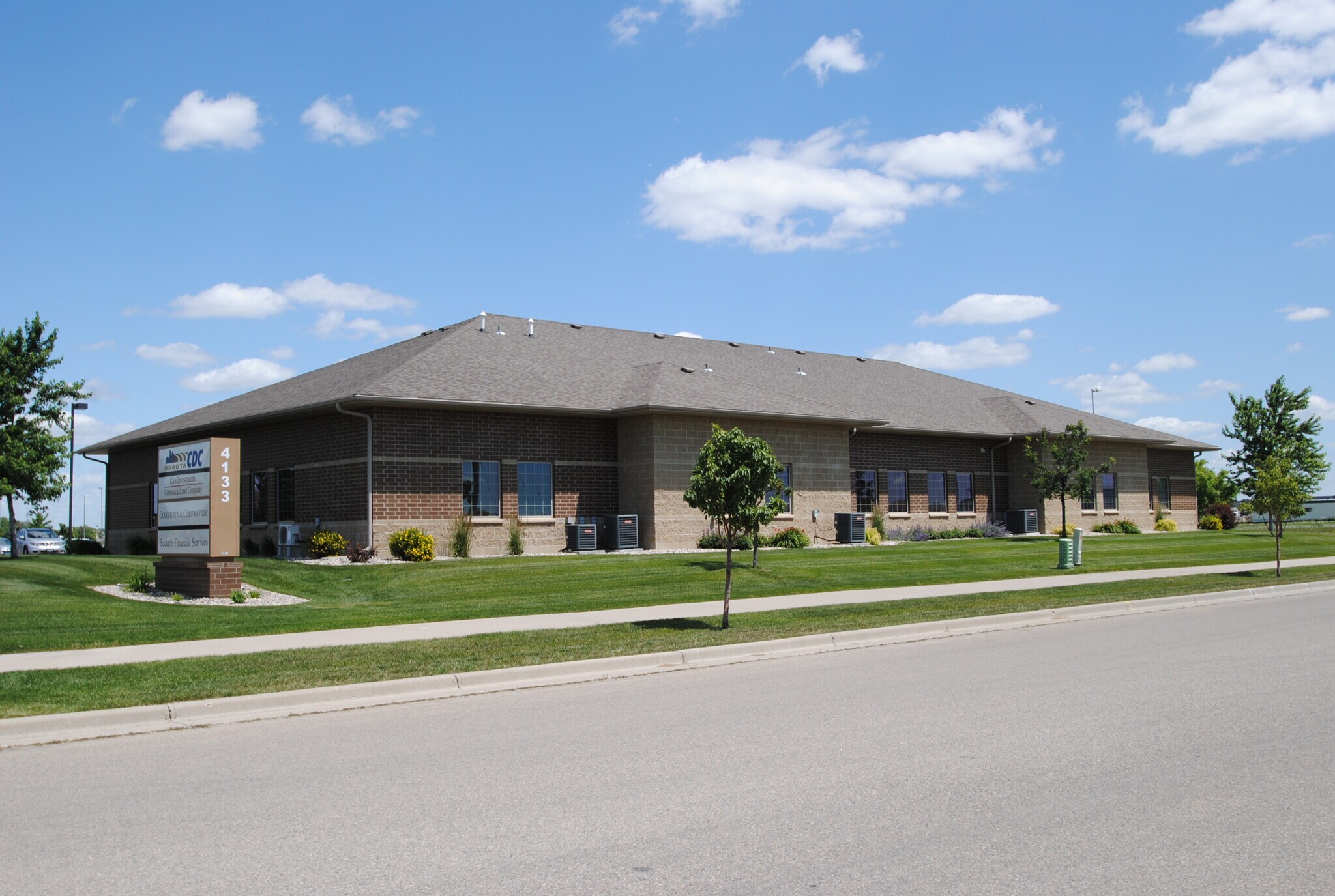 4133 30th Ave S, Fargo, ND for sale Primary Photo- Image 1 of 1