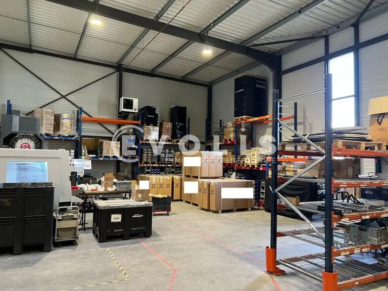 Flex in Jonage for lease - Interior Photo - Image 3 of 11