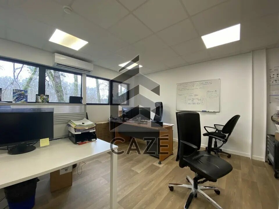 Office in Saint-Jean-d'Illac for lease Interior Photo- Image 1 of 13