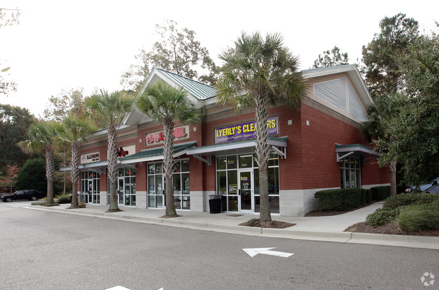 1109-1125 Park West Blvd, Mt Pleasant, SC for lease - Primary Photo - Image 1 of 8