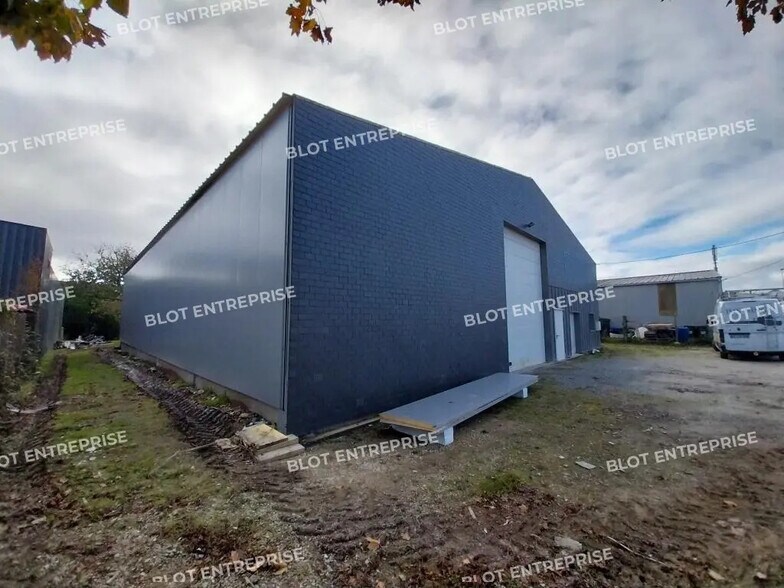 Flex in Theix-Noyalo for lease - Building Photo - Image 1 of 4