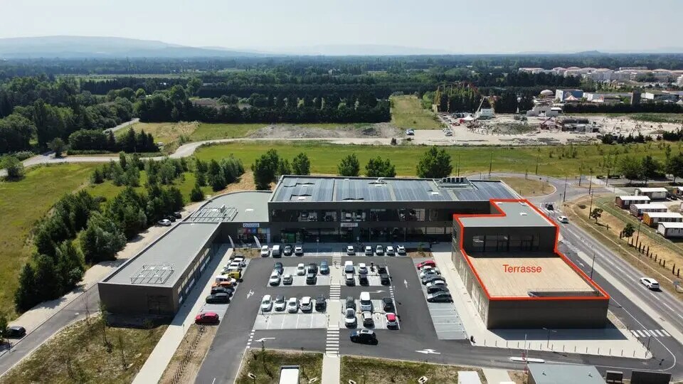 Retail in Monteux for lease - Building Photo - Image 1 of 6
