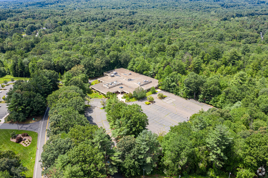 135 Darling Dr, Avon, CT for sale - Aerial - Image 3 of 6