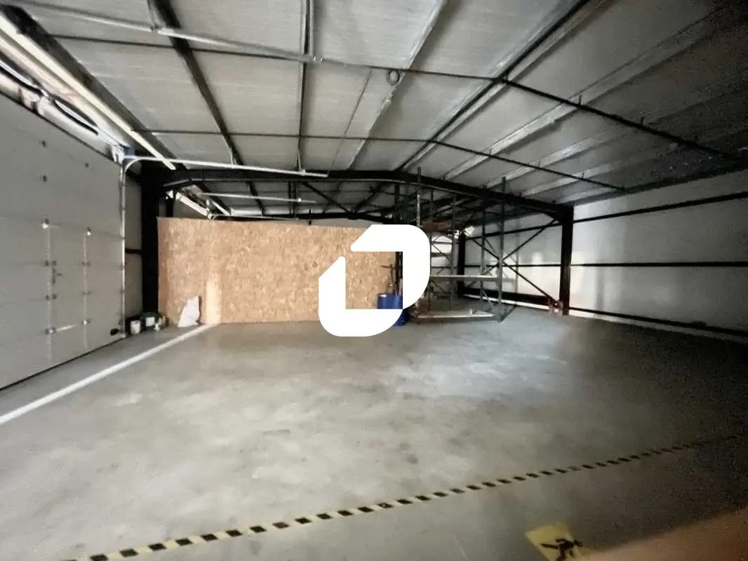 Office in Mios for lease Interior Photo- Image 1 of 18