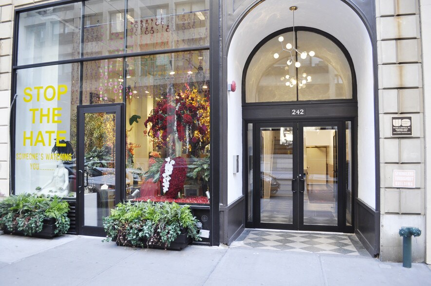 242 W 27th St, New York, NY for sale - Building Photo - Image 1 of 1