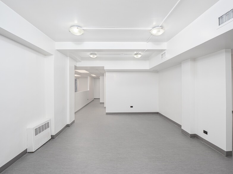 35 E 35th St, New York, NY for lease - Interior Photo - Image 1 of 14