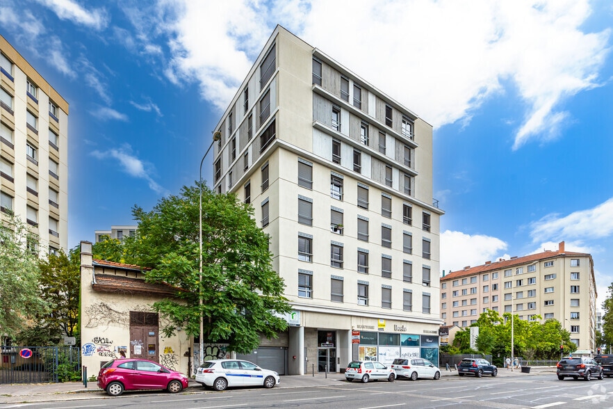 Retail in Lyon for lease - Building Photo - Image 1 of 1