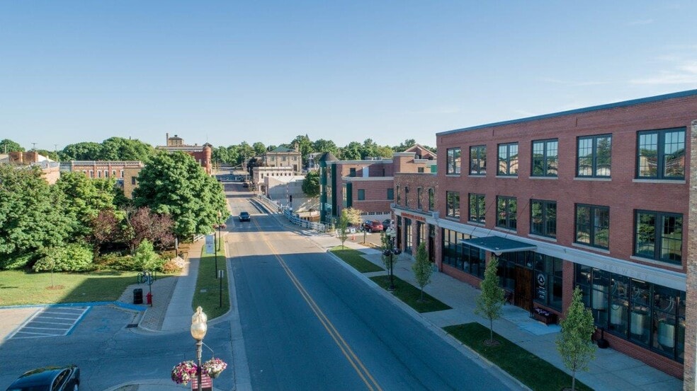 86 Washington St, Manistee, MI for sale - Building Photo - Image 2 of 6