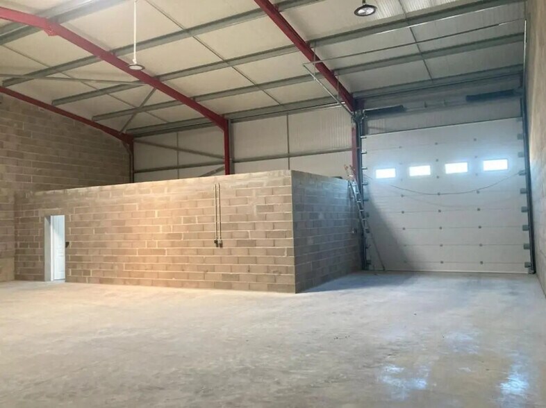 Office in La Chapelle-Saint-Mesmin for lease - Interior Photo - Image 1 of 17