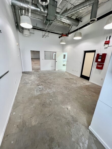 3238 Union Pacific Ave, Los Angeles, CA for lease - Building Photo - Image 3 of 13