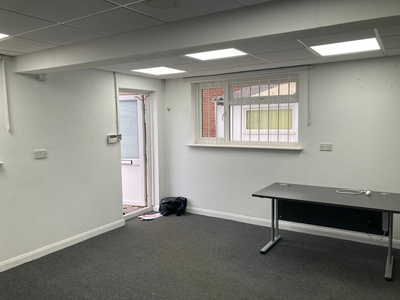 Bognor Rd, Warnham for lease - Building Photo - Image 3 of 7