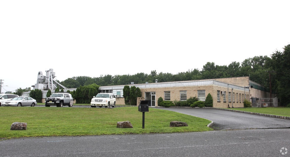 15 Harmich Rd, South Plainfield, NJ for sale - Building Photo - Image 1 of 8