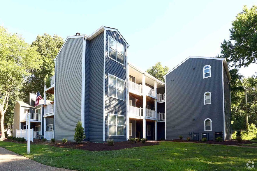 102 Sunrise Cv, Hampton, VA for sale - Primary Photo - Image 1 of 1