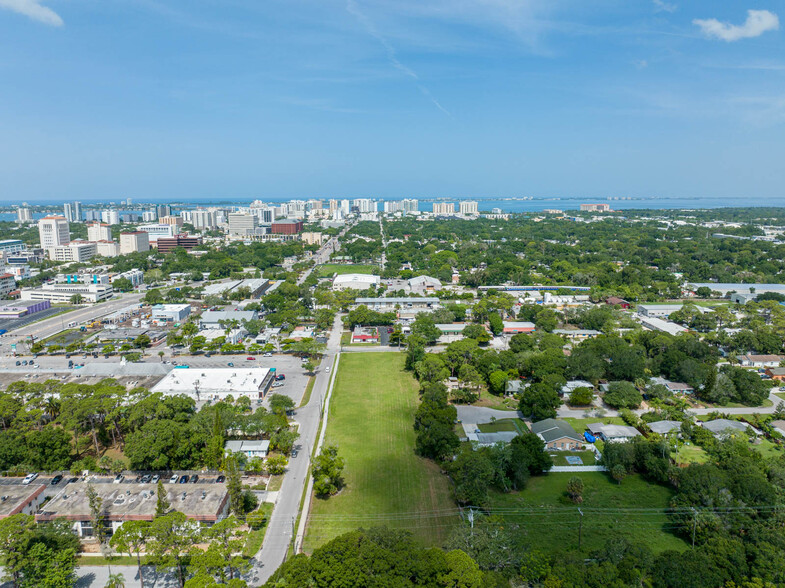 414 N Lime Ave, Sarasota, FL for sale - Building Photo - Image 2 of 11