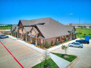 1111 Magnolia Ct, Moore, OK for lease Building Photo- Image 2 of 5