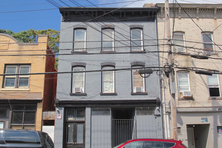 82 William St, Newburgh, NY 12550