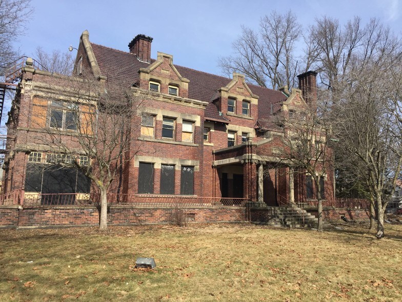 715 Buchtel Ave, Akron, OH 44305