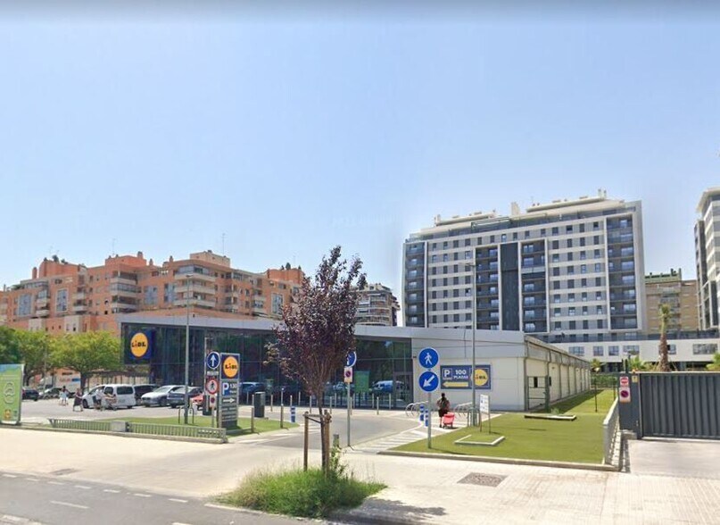 Retail in València for sale - Building Photo - Image 2 of 5