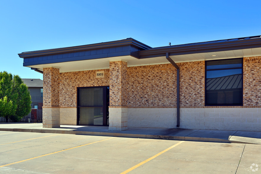 530 Pointe Parkway Blvd, Yukon, OK for sale - Building Photo - Image 3 of 20