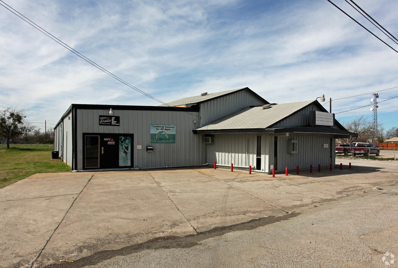 1301 S Kaufman St, Ennis, TX 75119