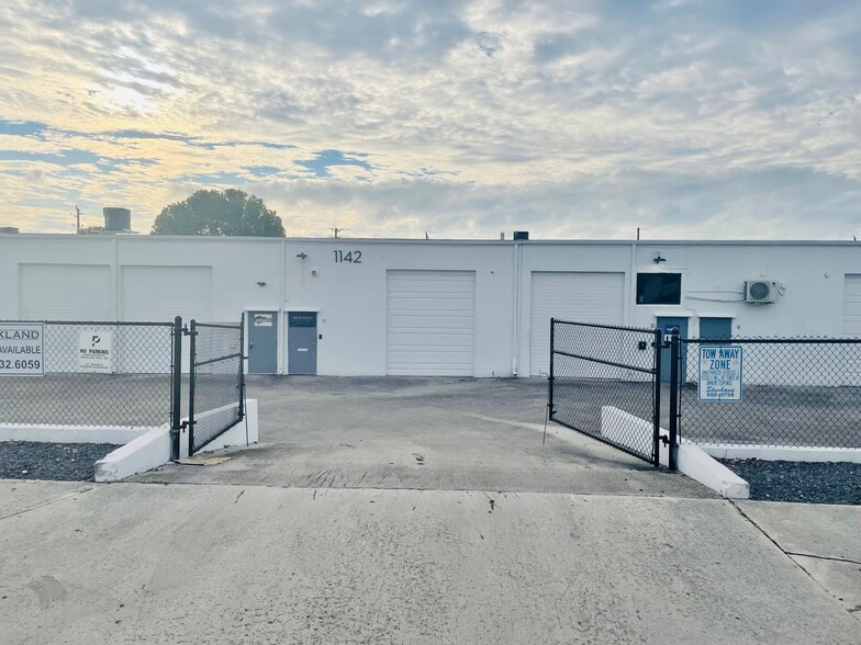 1142 Okeechobee Rd, West Palm Beach, FL for lease - Building Photo - Image 3 of 30