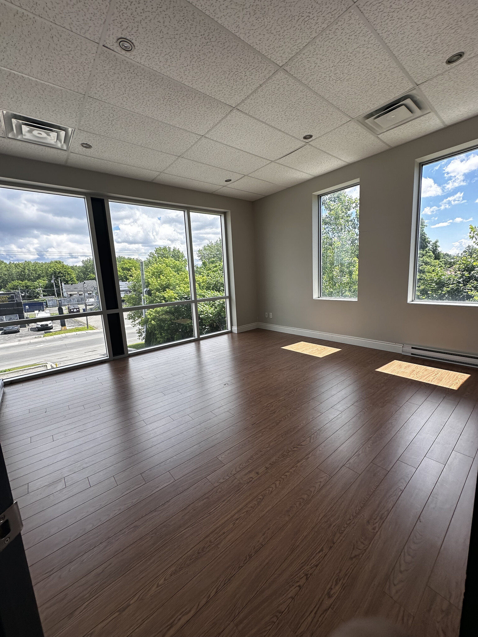 6900 Arthur-Sauvé, Laval, QC for lease Interior Photo- Image 1 of 5