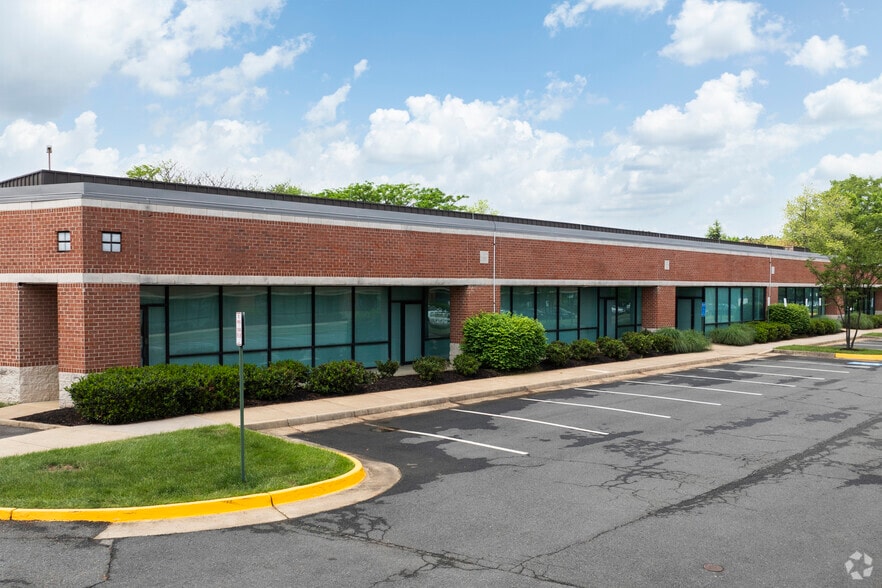 510 Huntmar Park Dr, Herndon, VA for lease - Building Photo - Image 1 of 7
