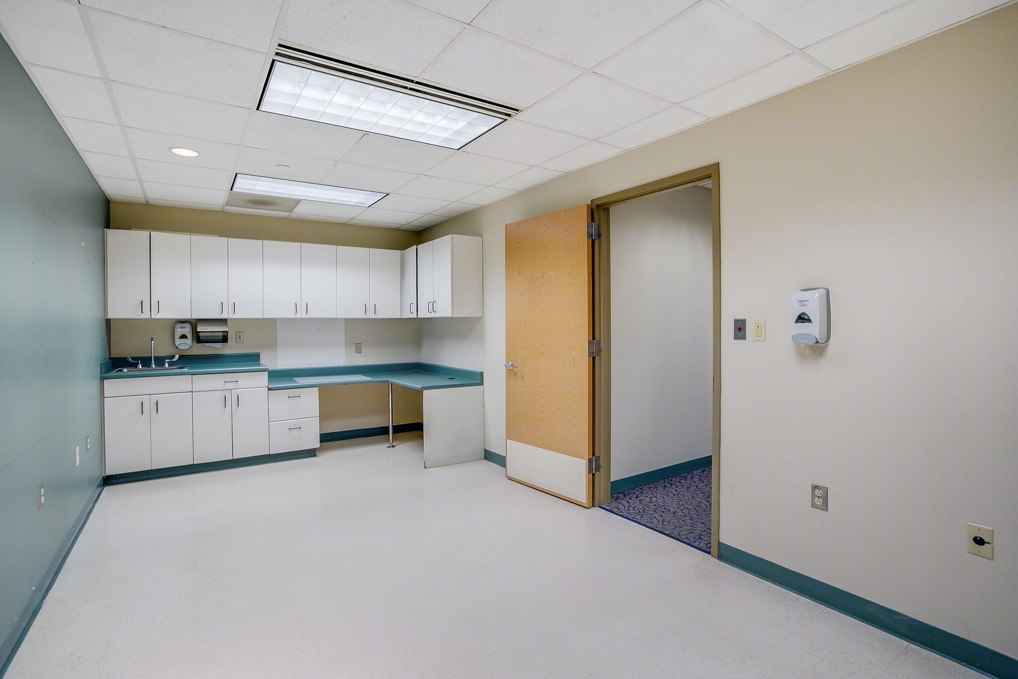 75 Crystal Run Rd, Middletown, NY for lease Interior Photo- Image 1 of 7