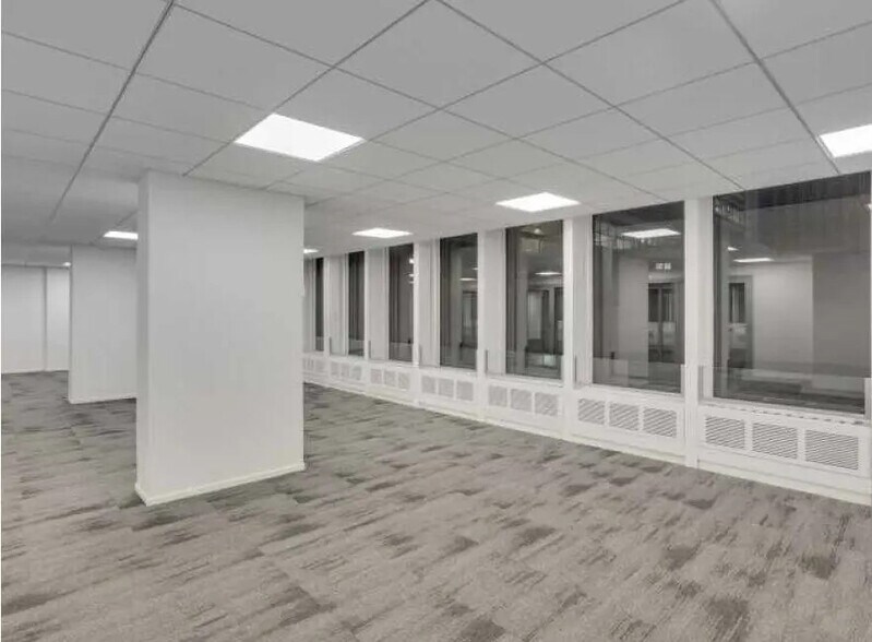 Office in Paris for lease - Building Photo - Image 1 of 7