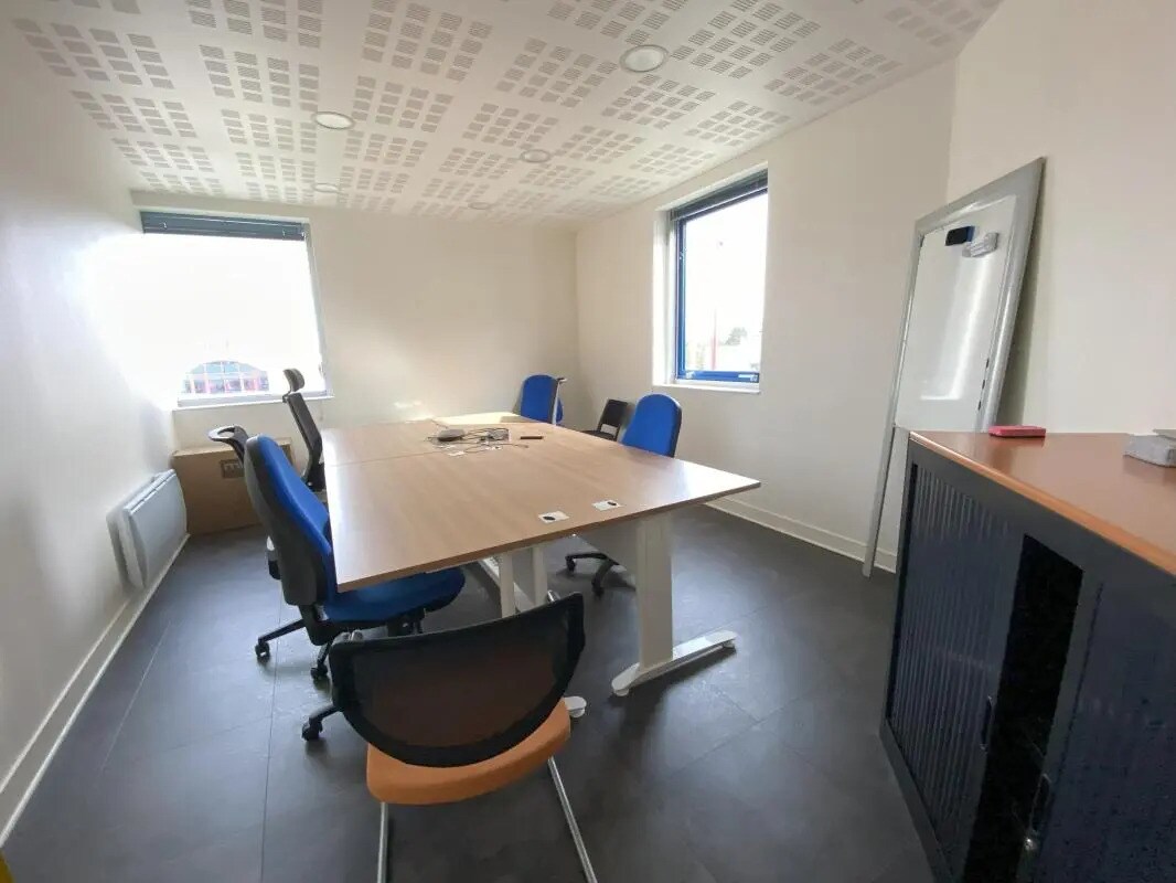 Office in Saint-Grégoire for lease Interior Photo- Image 1 of 9