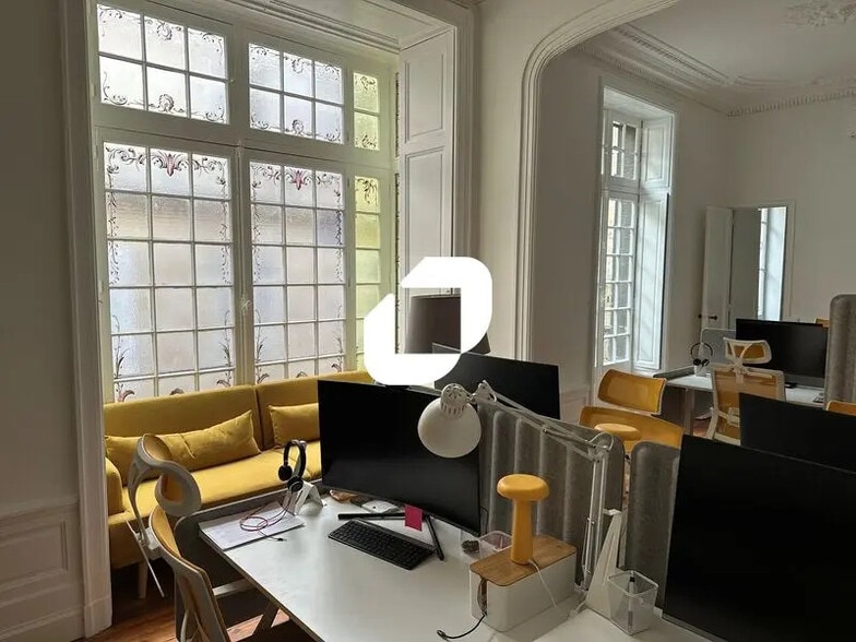 Office in Bordeaux for lease - Interior Photo - Image 2 of 15