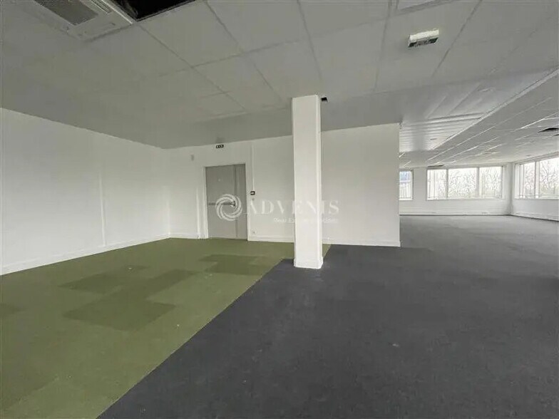 Office in Villepinte for sale - Building Photo - Image 3 of 9