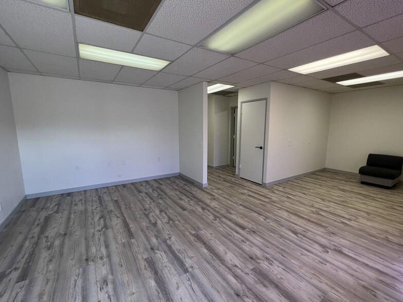 1111 E Ocean Ave, Lompoc, CA for lease - Interior Photo - Image 3 of 13