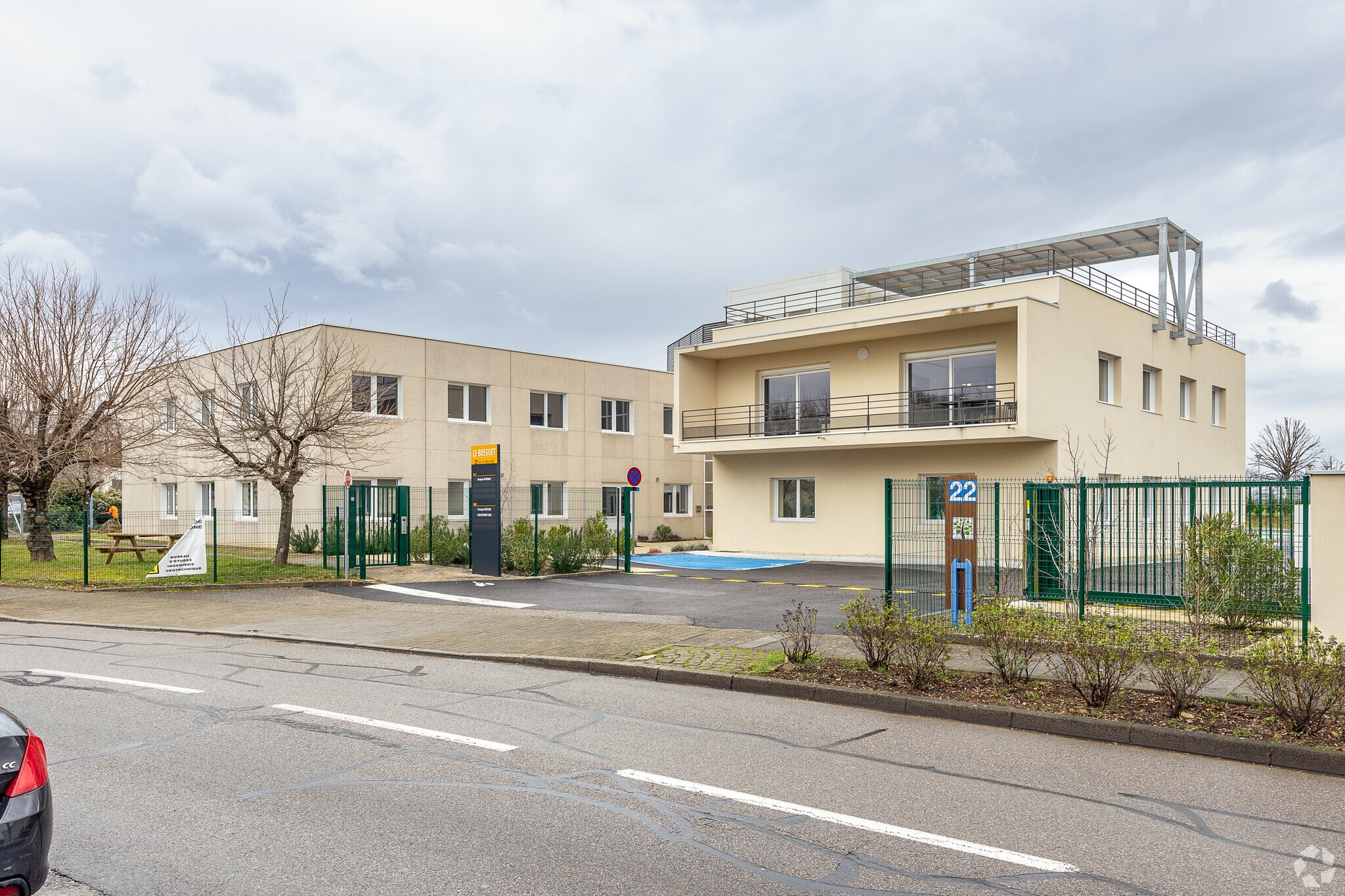 22 Rue Du 35Eme Regiment D'Aviation, Bron for sale Primary Photo- Image 1 of 3