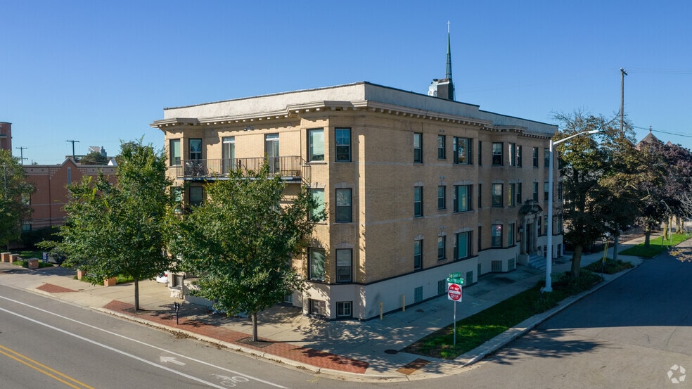 119-125 Jefferson Ave SE, Grand Rapids, MI for sale - Building Photo - Image 2 of 3