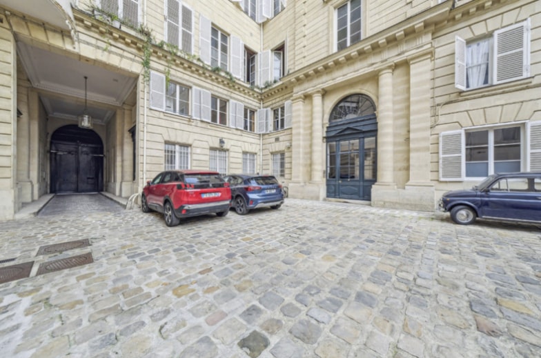 23-25 Quai Voltaire, Paris for sale - Building Photo - Image 3 of 5