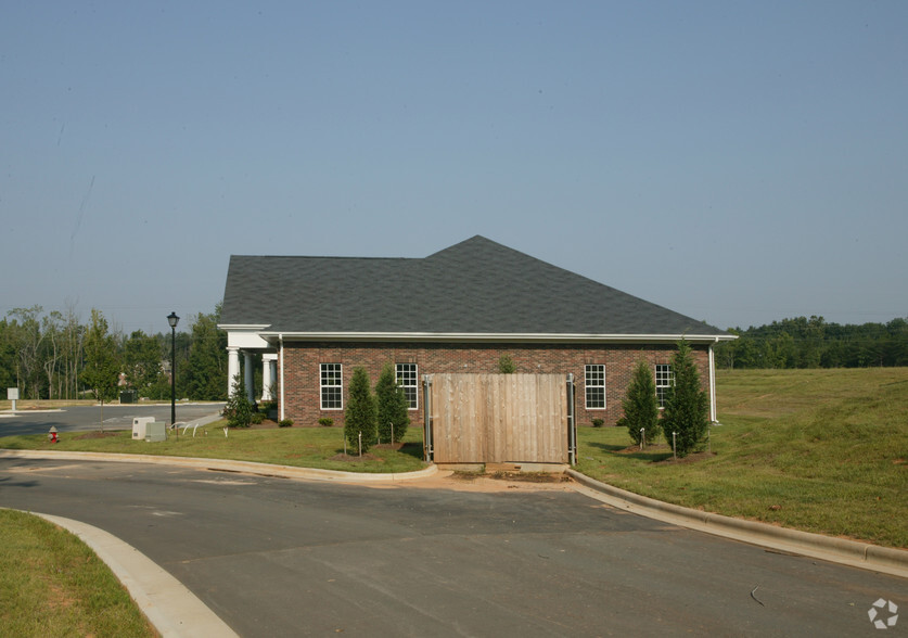 521 Boone Station Dr, Burlington, NC for lease - Building Photo - Image 3 of 3