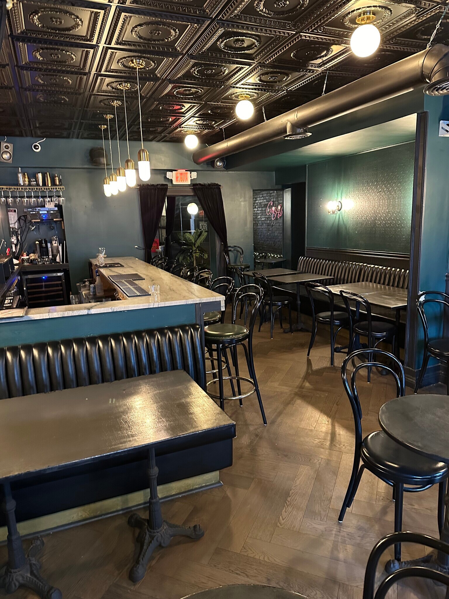 5884 Ellsworth Ave, Shadyside, PA 15232 Cafe Photo Forum / Con Alma