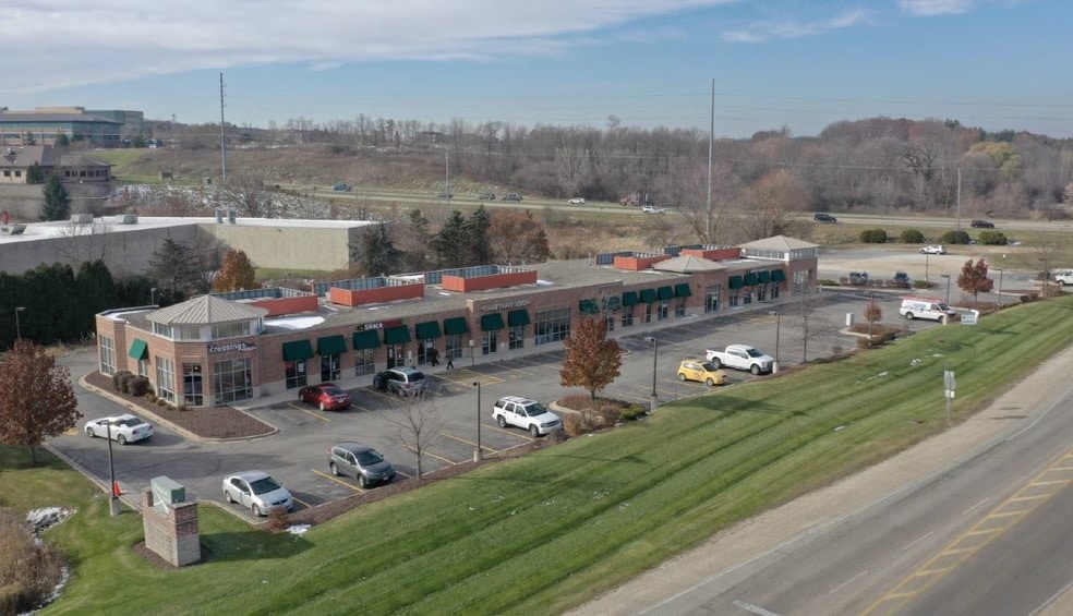 Watertown Rd, Pewaukee, WI for lease - Building Photo - Image 1 of 10