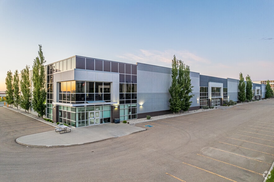 6424-6438 Roper Rd NW, Edmonton, AB for sale - Primary Photo - Image 1 of 1